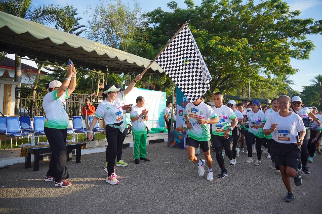 Promosikan Hidup Sehat, Bupati SBD Lepas Ratusan Peserta HKN Run Fest 5K