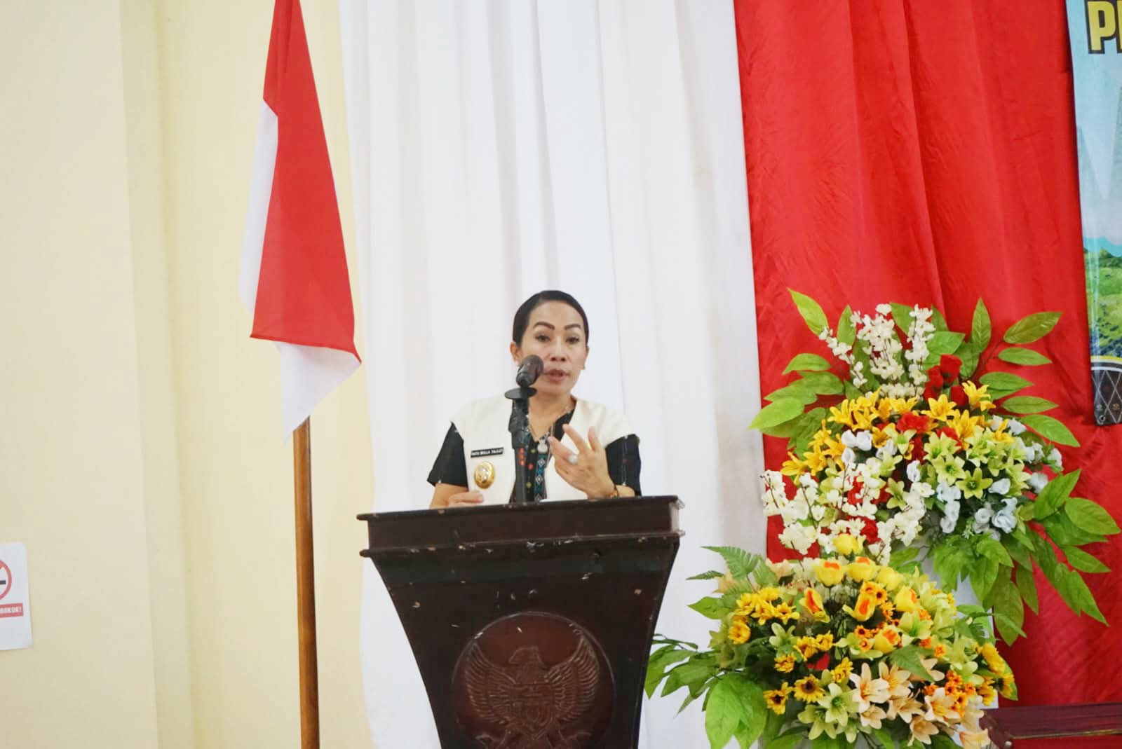 Bupati SBD Melepas Kontingen Persada FC Ke Ende