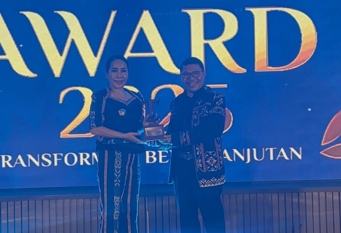 Penghargaan Ajang Pos Kupang Award 2025 Di Berikan Kepada Pemkab SBD, Bupati SDB: Saya Persembahkan Buat Masyarakat SBD