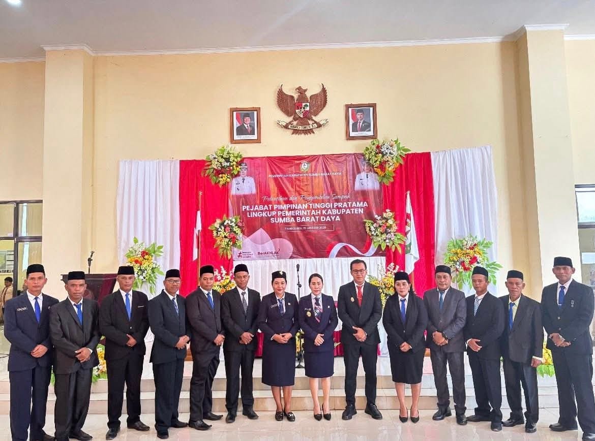 Penyegaran Birokrasi SBD, Bupati SBD Lantik 12 Pejabat Eselon II