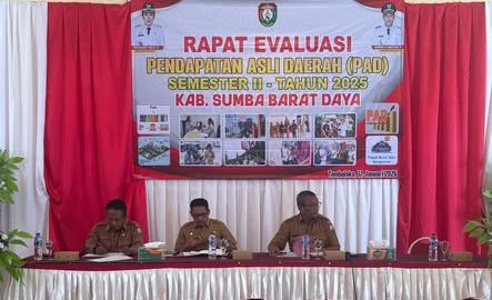 Sekda SBD Pimpin Rapat Evaluasi PAD Semester 2  Tahun 2025